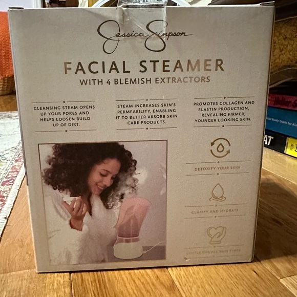 Facial steamer with blemish extractors - Picture 3 of 4